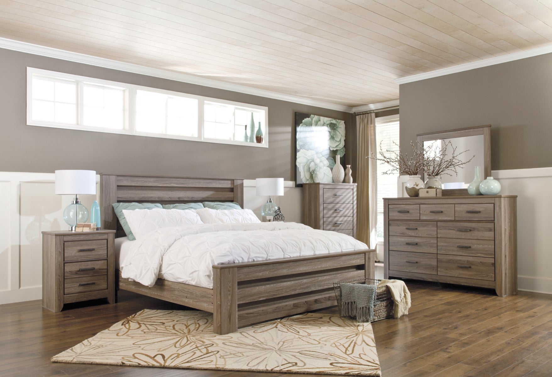 Zelen King Panel Bed with Mirrored Dresser and Nightstand