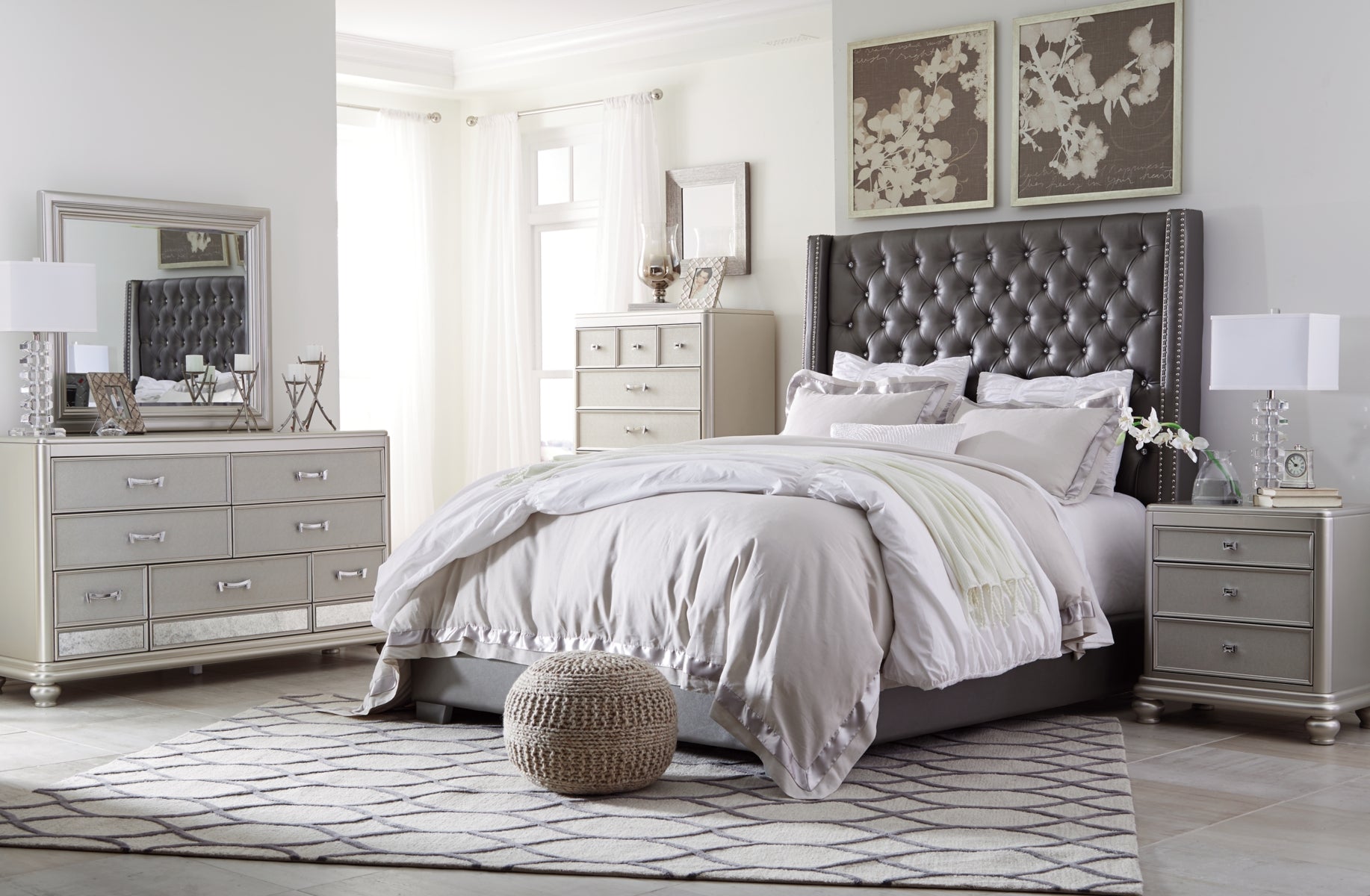 Coralayne king shop upholstered bed