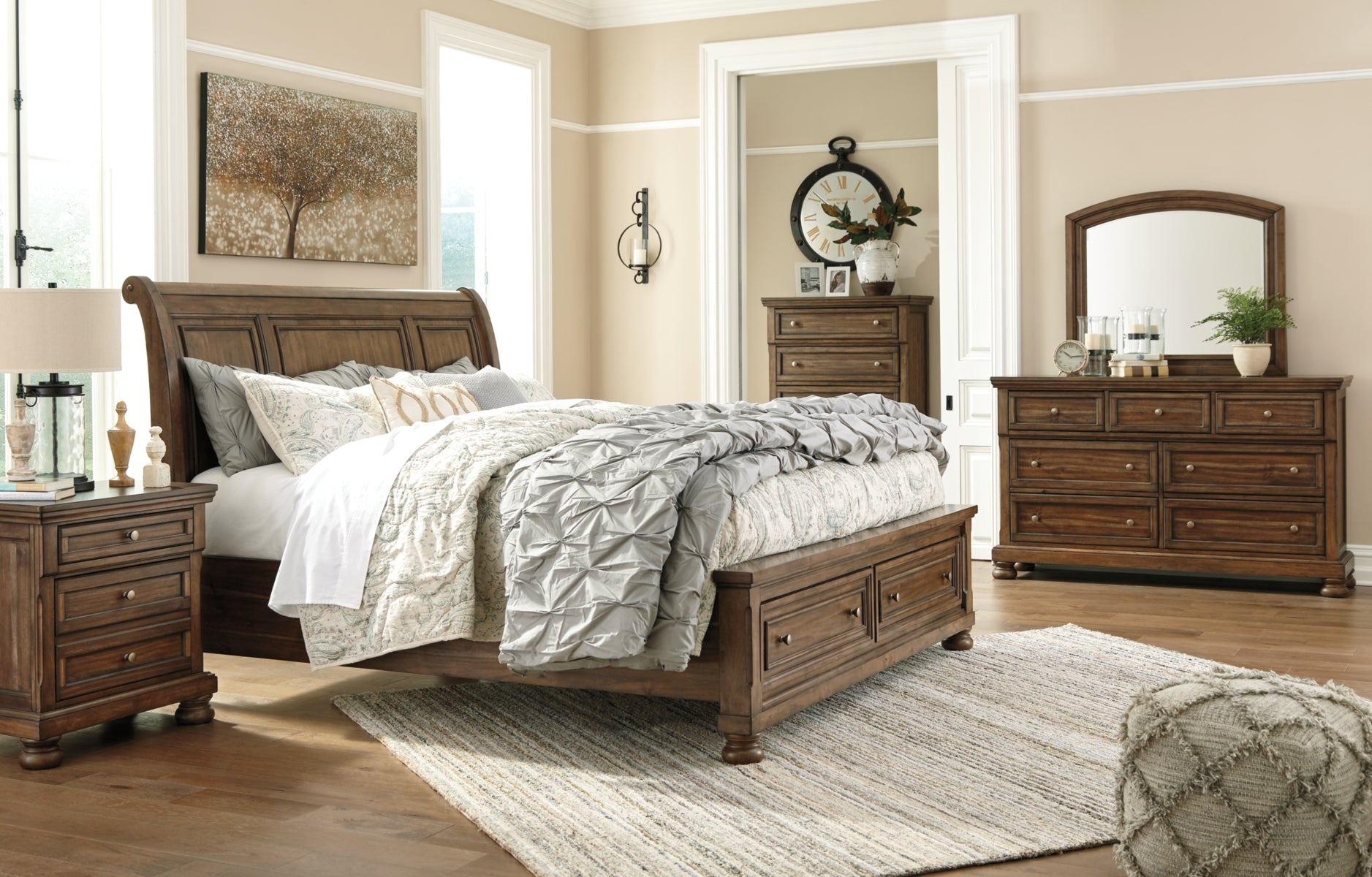 Flynnter King Sleigh Bed with 2 Storage Drawers