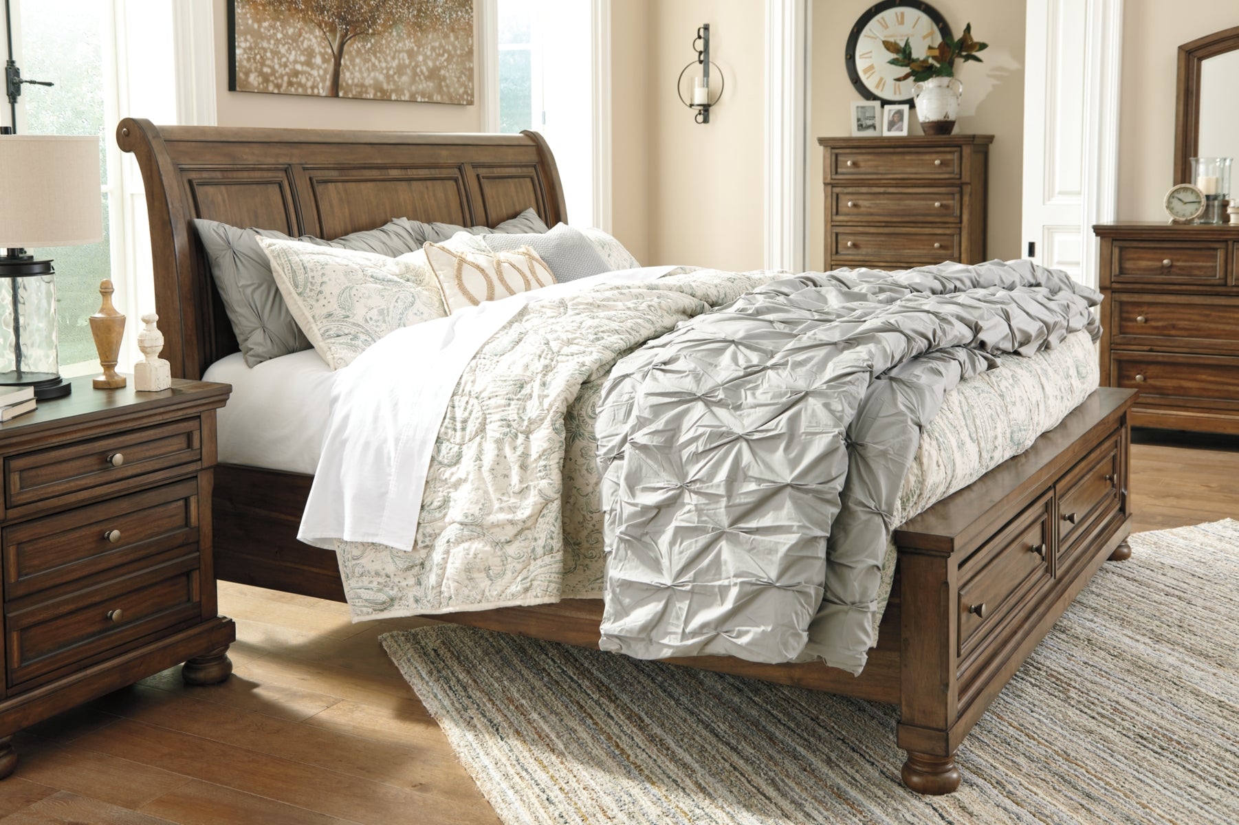 Flynnter King Sleigh Bed with 2 Storage Drawers