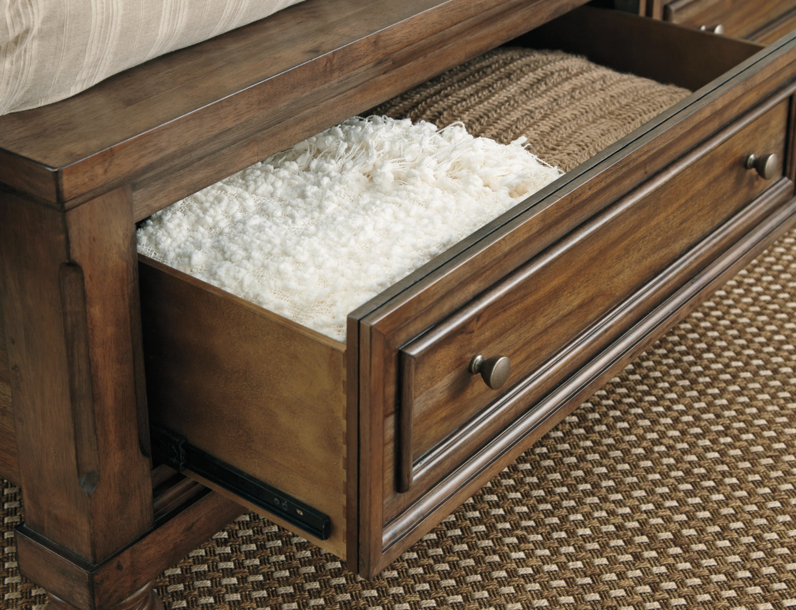 Flynnter King Sleigh Bed with 2 Storage Drawers with Mirrored Dresser, Chest and 2 Nightstands