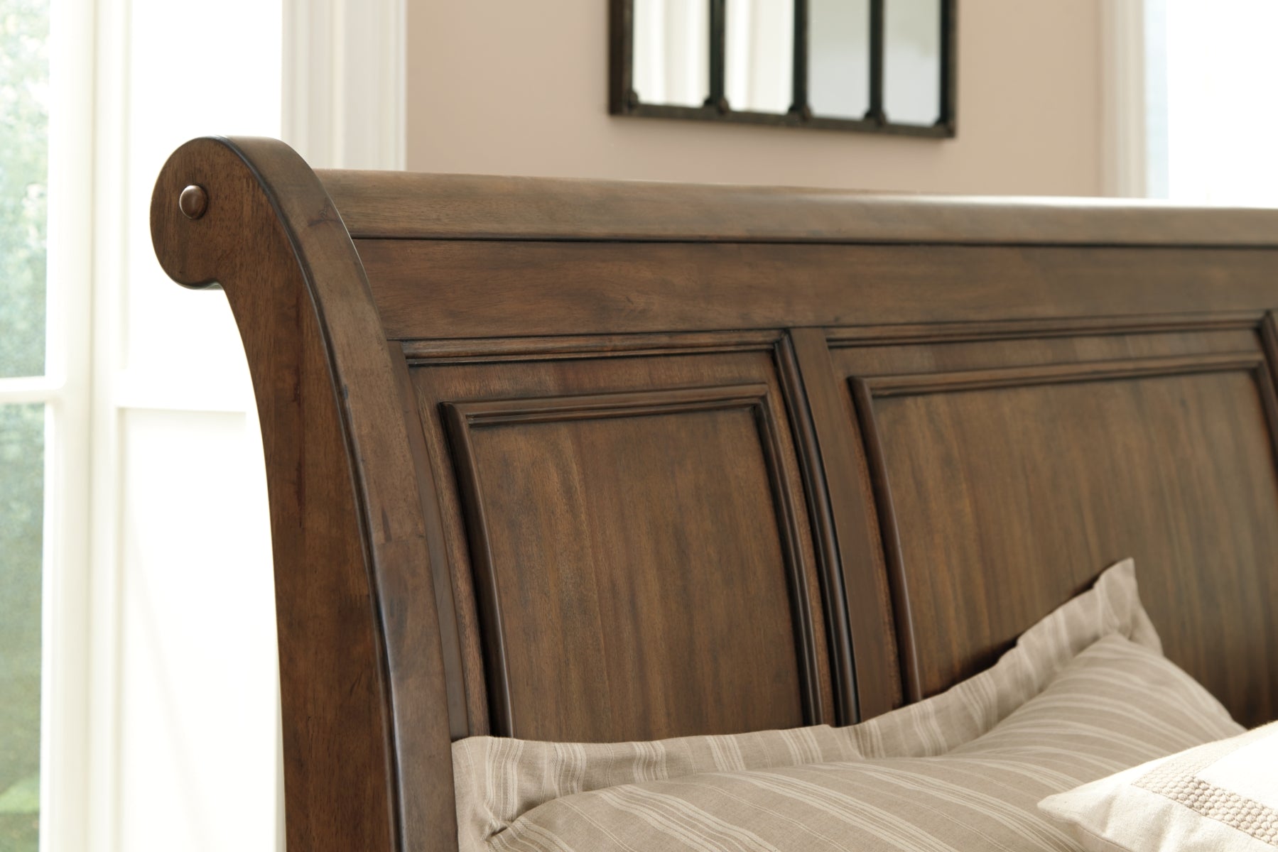 Flynnter King Sleigh Bed with 2 Storage Drawers with Mirrored Dresser, Chest and 2 Nightstands