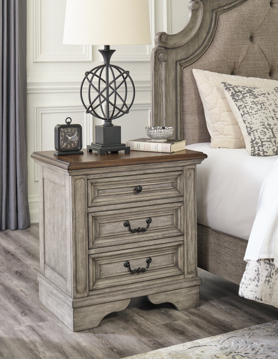 Lodenbay King Panel Bed with Mirrored Dresser, Chest and 2 Nightstands