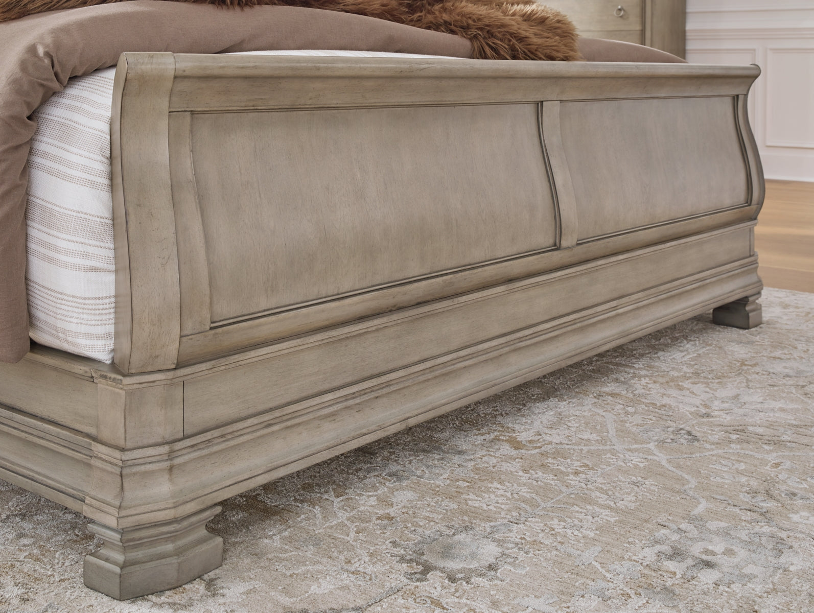 Lexorne King Sleigh Bed