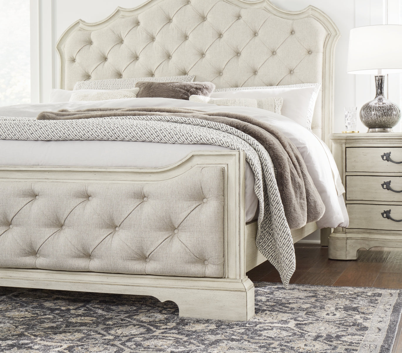 Arlendyne King Upholstered Bed with Mirrored Dresser, Chest and Nightstand