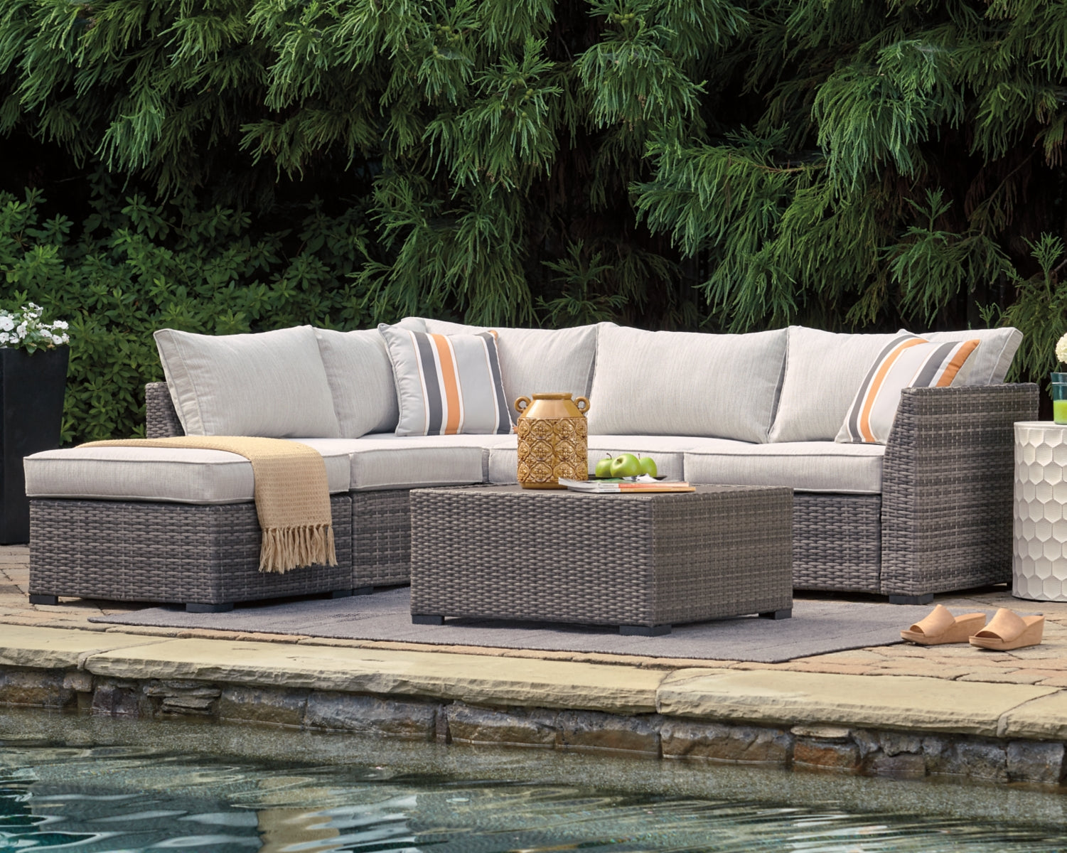 Cherry Point 4-piece Outdoor Sectional Set